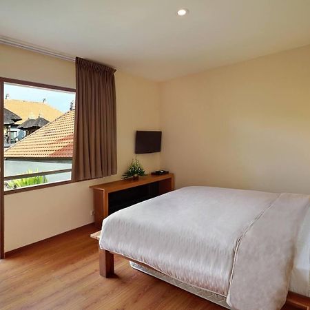 Super Value 4 Bedroom, Walk To Bintang Supermarket Семиняк Екстериор снимка