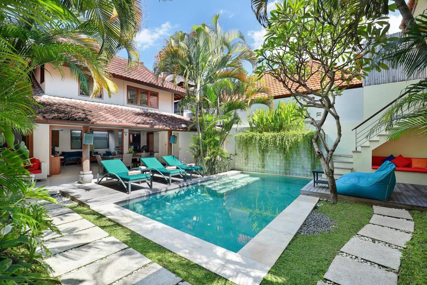 Super Value 4 Bedroom, Walk To Bintang Supermarket Семиняк Екстериор снимка