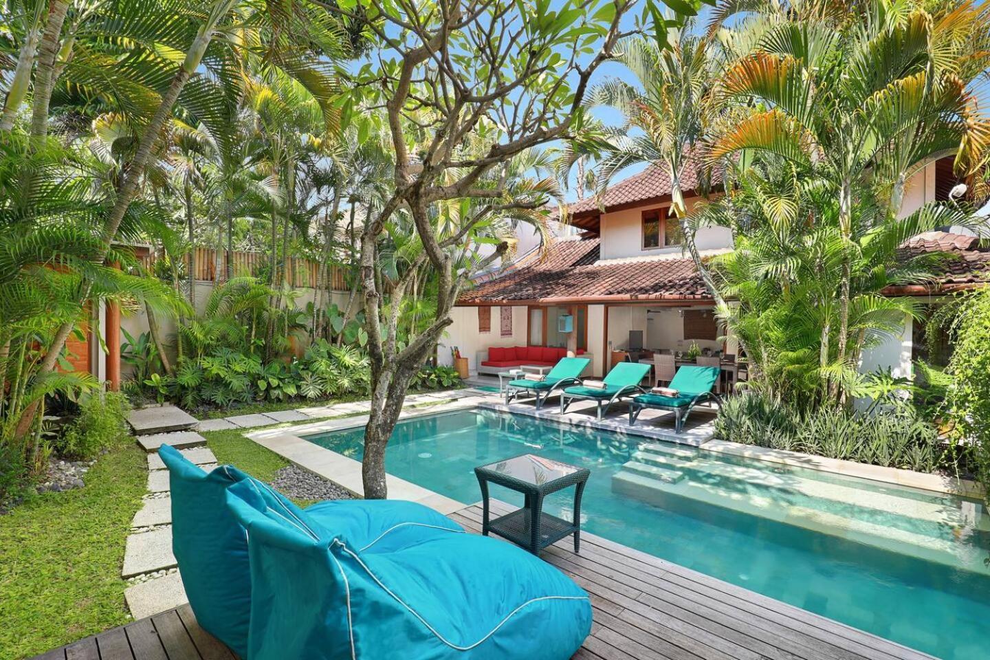 Super Value 4 Bedroom, Walk To Bintang Supermarket Семиняк Екстериор снимка