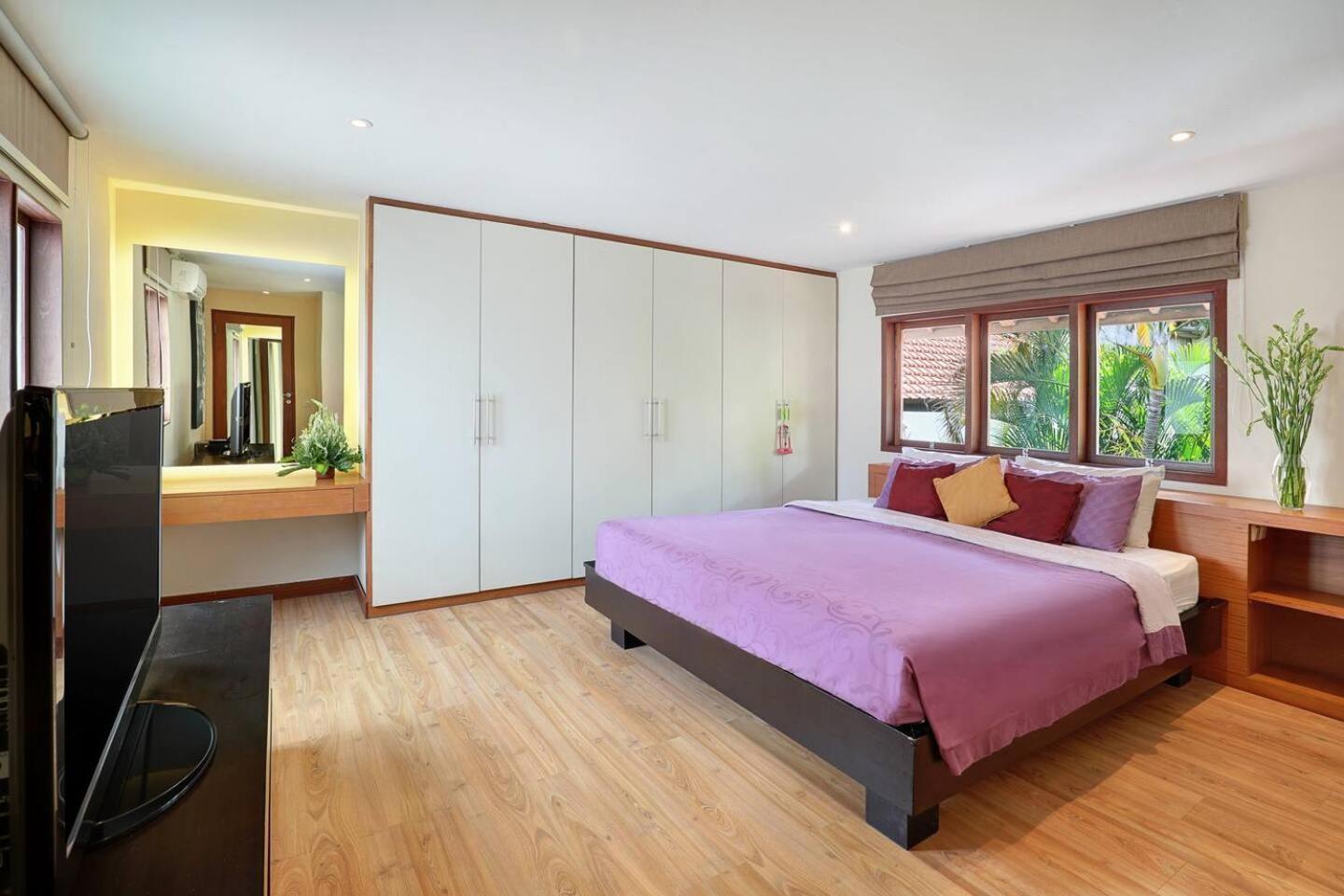Super Value 4 Bedroom, Walk To Bintang Supermarket Семиняк Екстериор снимка