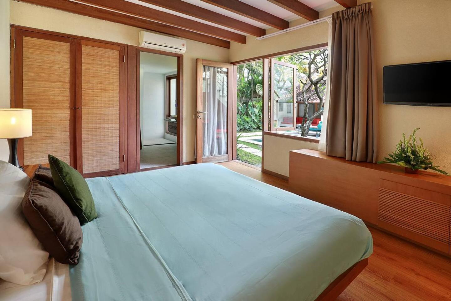 Super Value 4 Bedroom, Walk To Bintang Supermarket Семиняк Екстериор снимка