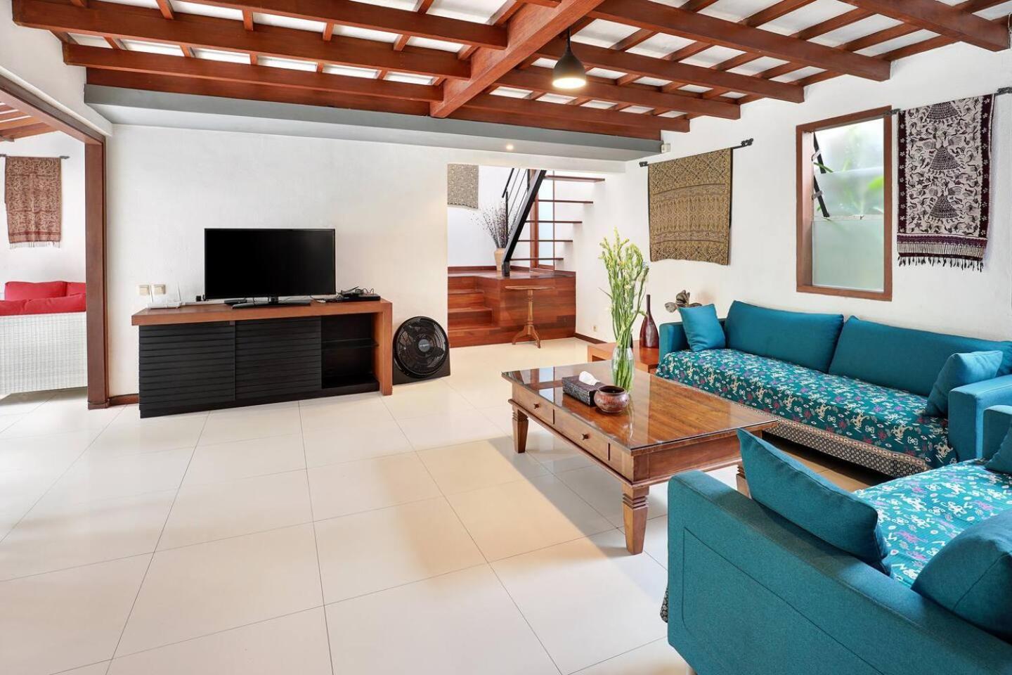 Super Value 4 Bedroom, Walk To Bintang Supermarket Семиняк Екстериор снимка