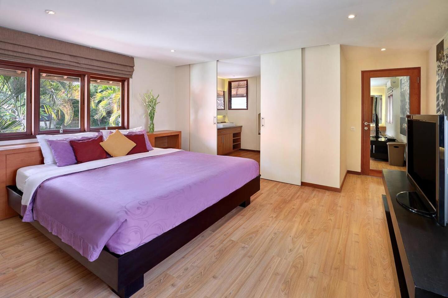 Super Value 4 Bedroom, Walk To Bintang Supermarket Семиняк Екстериор снимка