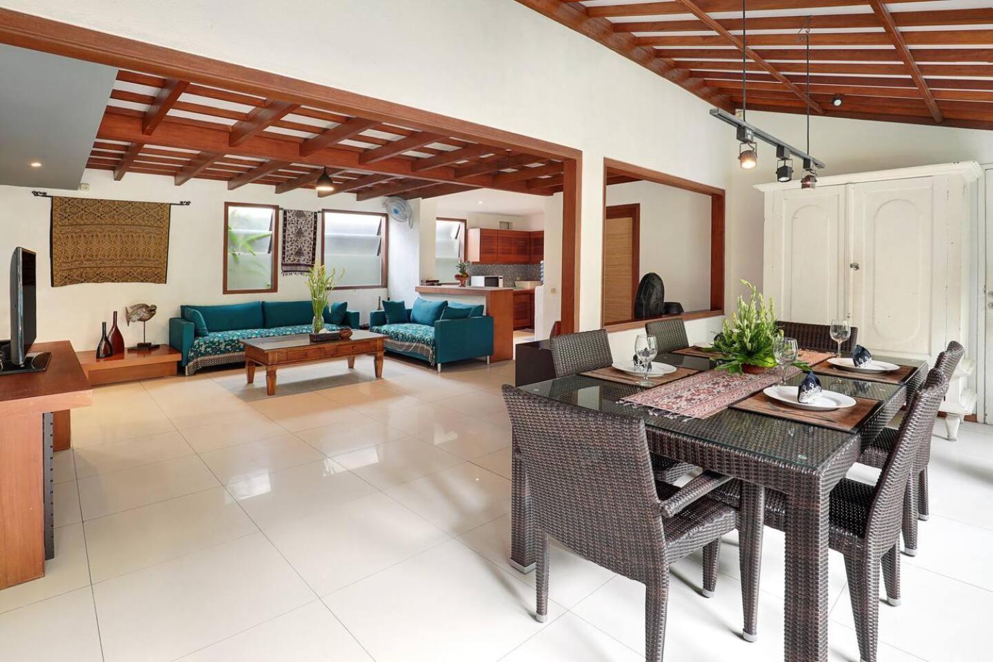 Super Value 4 Bedroom, Walk To Bintang Supermarket Семиняк Екстериор снимка